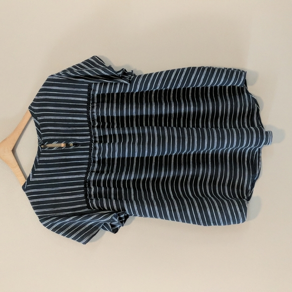 Gorgeous Ava & Viv Black/Gray Trendy Striped Keyhole back blouse - Picture 7 of 8